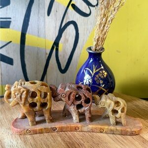Vintage Hand-Carved~ Row of 3 Elephants Soapstone Figurines 🐘